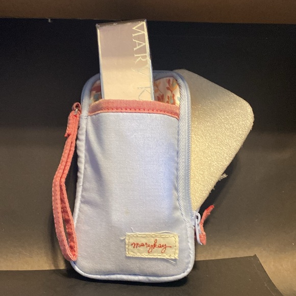 Mary Kay Timewise repair volt-FirmLifting Serum. Includes free Wristlet . - Picture 5 of 9